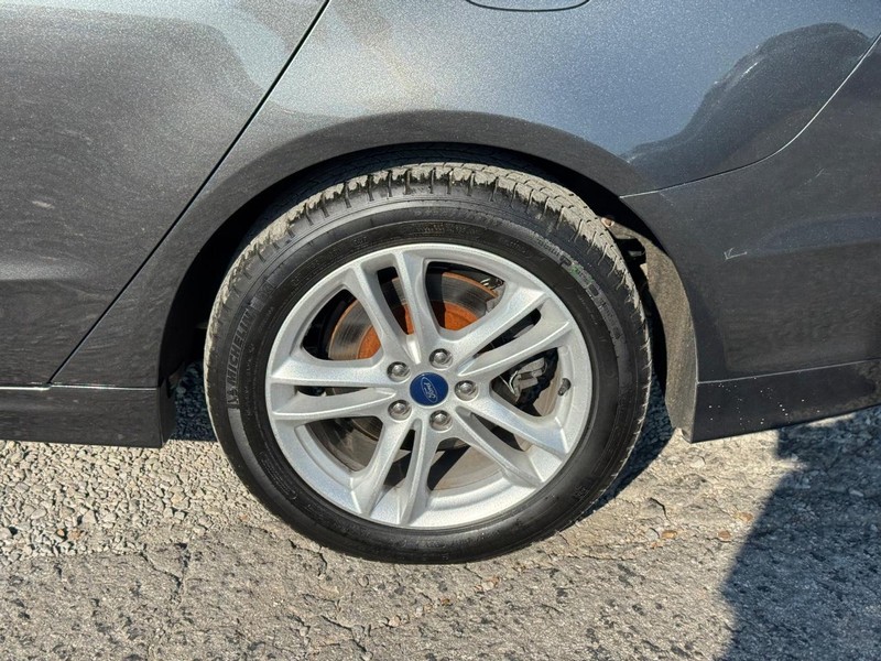 Ford Fusion Hybrid Vehicle Image 11