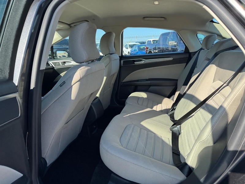 Ford Fusion Hybrid Vehicle Image 12