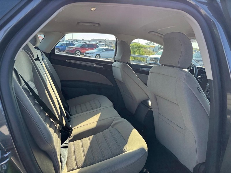 Ford Fusion Hybrid Vehicle Image 13