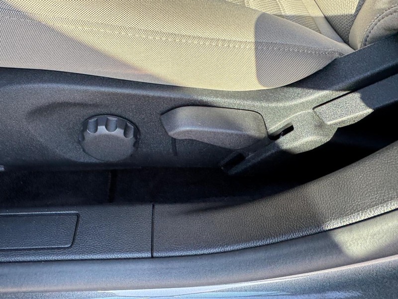 Ford Fusion Hybrid Vehicle Image 17