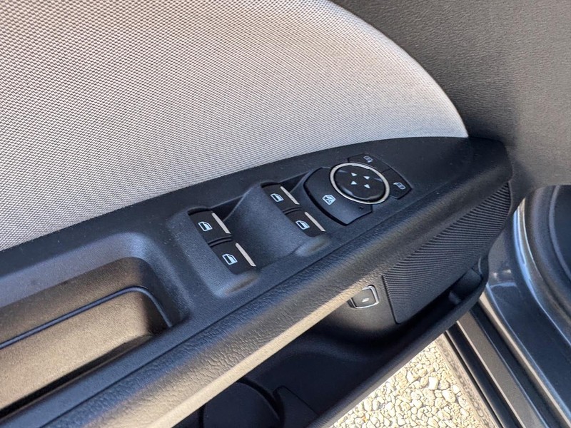 Ford Fusion Hybrid Vehicle Image 18