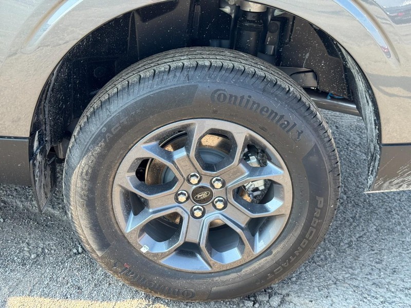 Ford Maverick Vehicle Image 11