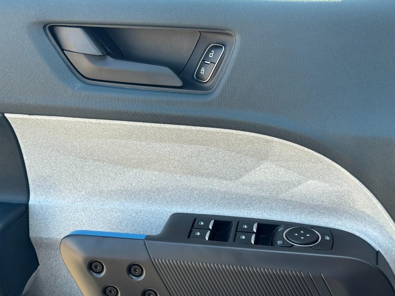 Ford Maverick Vehicle Image 22