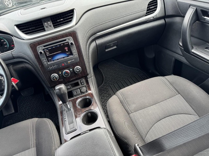 Chevrolet Traverse Vehicle Image 16