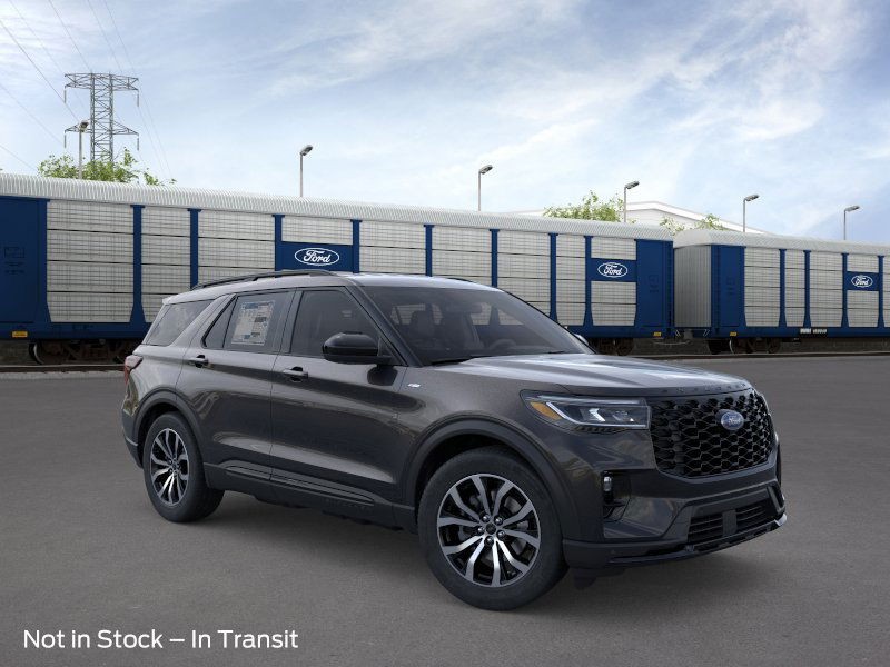 Ford Explorer Vehicle Image 09