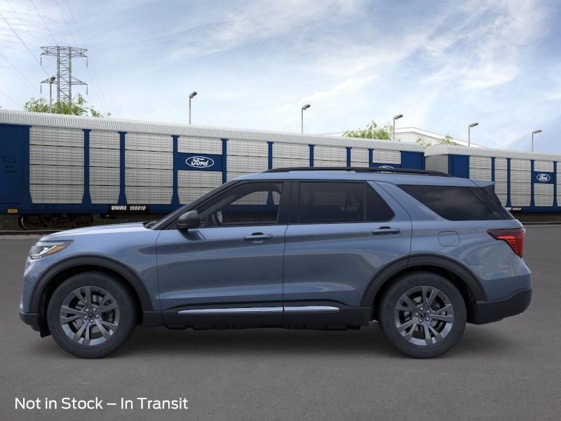 Ford Explorer Vehicle Image 04