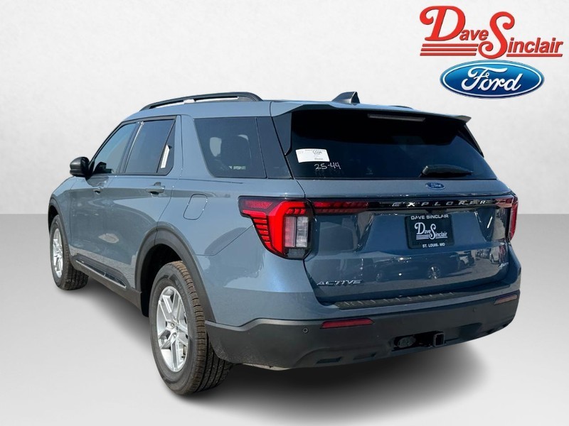 Ford Explorer Vehicle Image 09