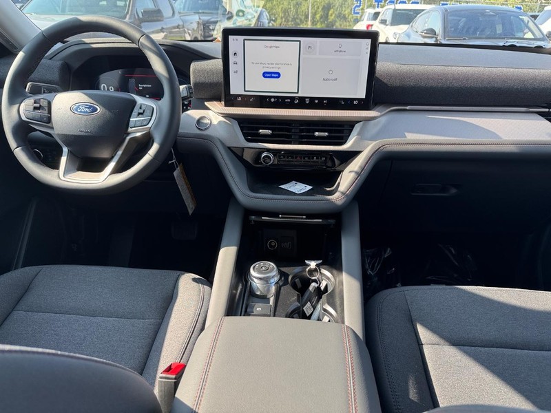 Ford Explorer Vehicle Image 14