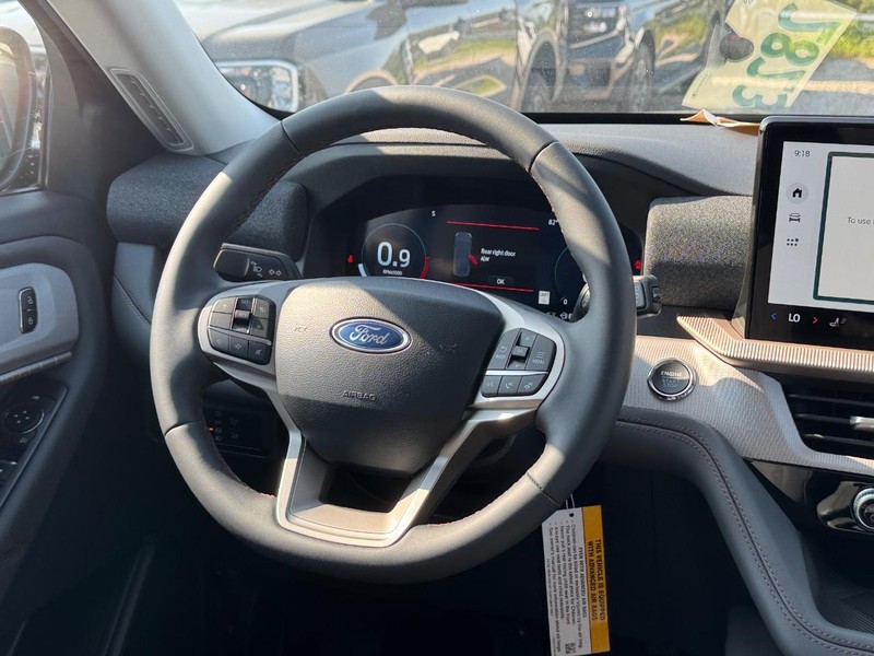 Ford Explorer Vehicle Image 15
