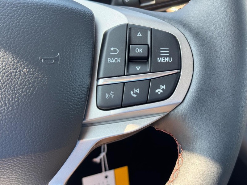 Ford Explorer Vehicle Image 22