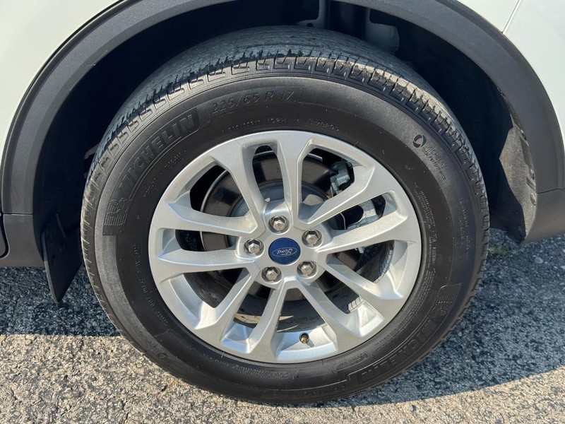 Ford Escape Vehicle Image 11