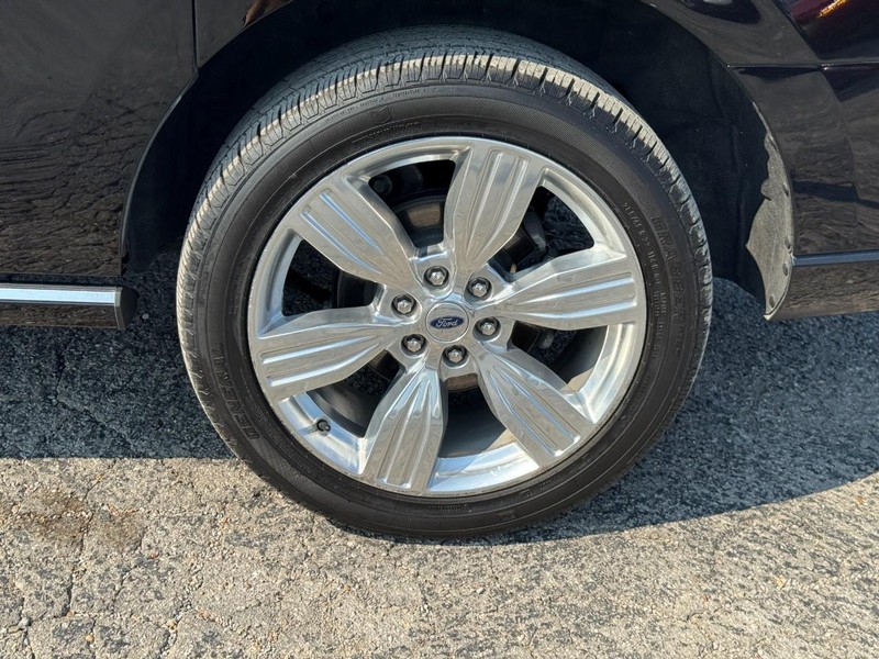 Ford Expedition Max Vehicle Image 11