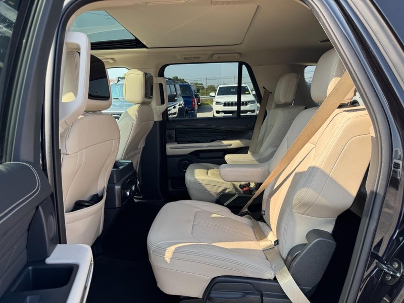 Ford Expedition Max Vehicle Image 12