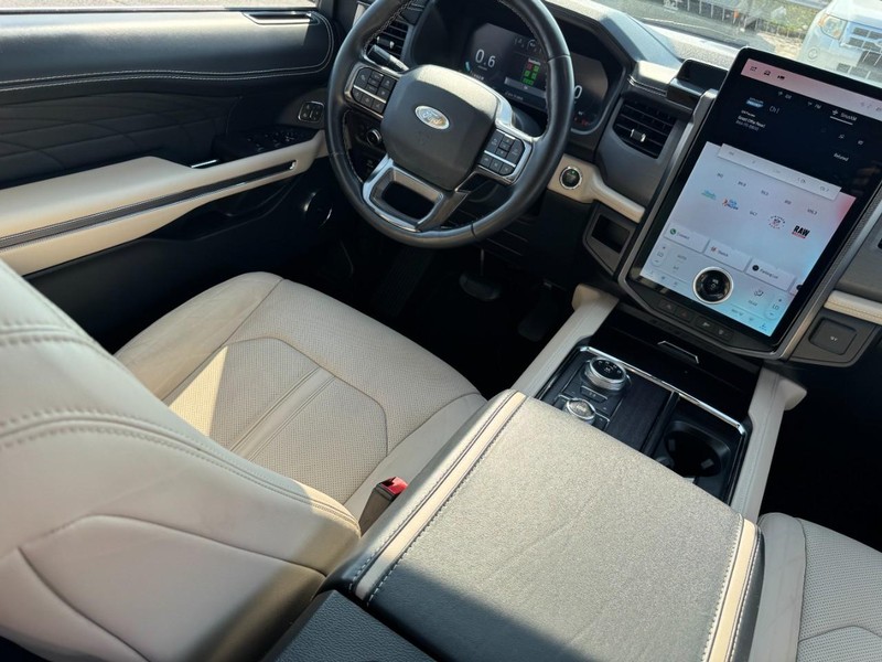Ford Expedition Max Vehicle Image 14