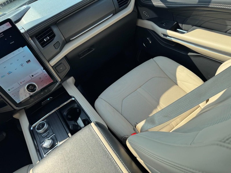 Ford Expedition Max Vehicle Image 16
