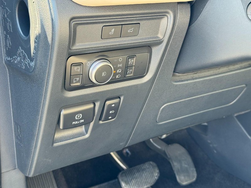 Ford Expedition Max Vehicle Image 19