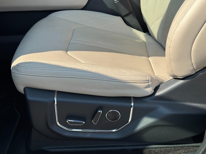 Ford Expedition Max Vehicle Image 27