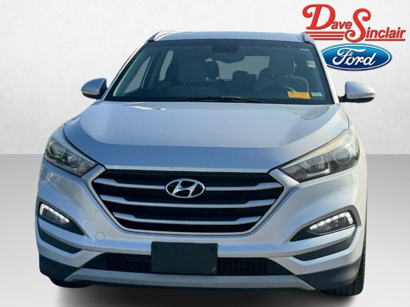 Hyundai Tucson Vehicle Image 02