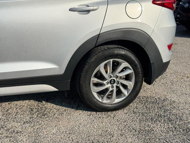 Hyundai Tucson Vehicle Image 11