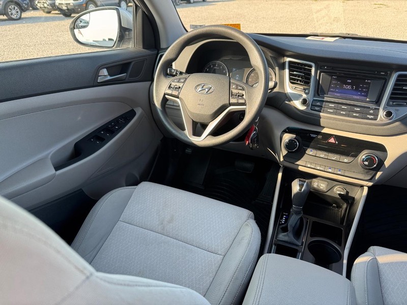 Hyundai Tucson Vehicle Image 14