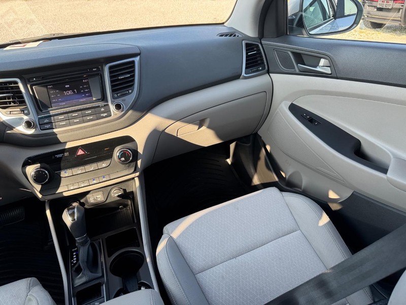 Hyundai Tucson Vehicle Image 16