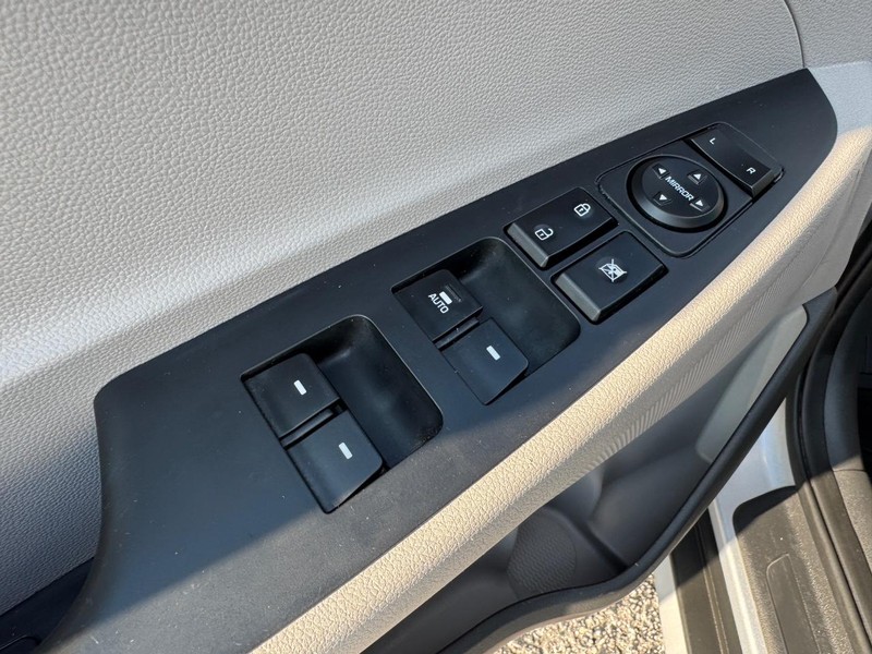 Hyundai Tucson Vehicle Image 18
