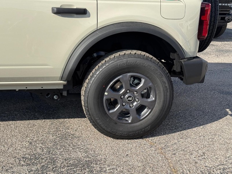 Ford Bronco Vehicle Image 11