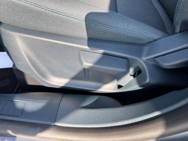 Ford Maverick Vehicle Image 18
