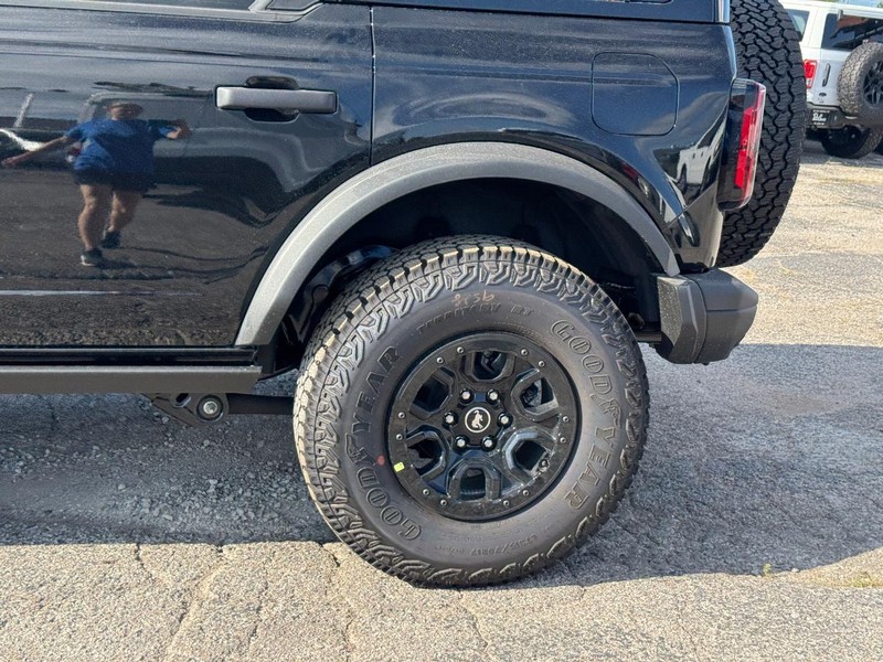 Ford Bronco Vehicle Image 11
