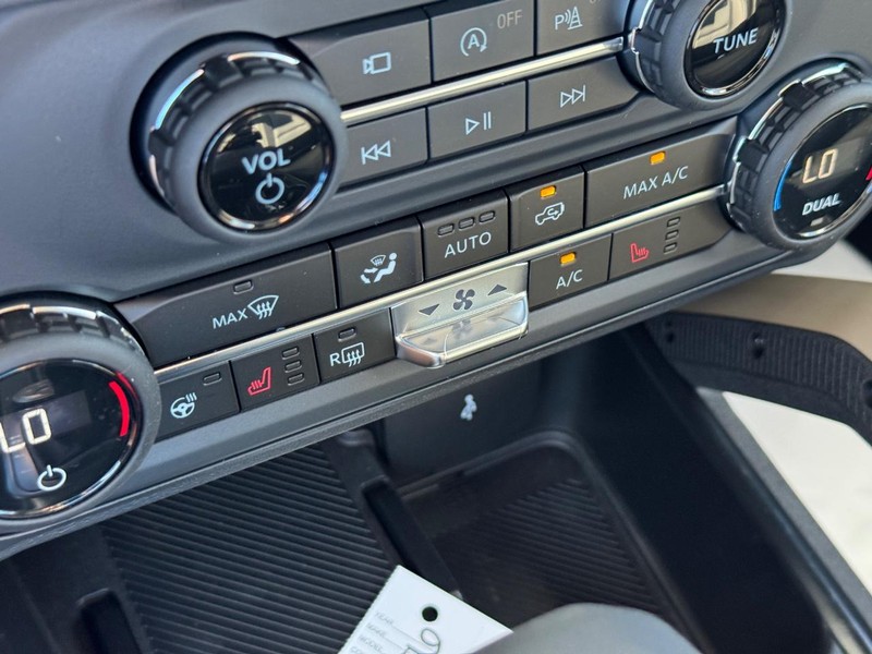 Ford Bronco Vehicle Image 24