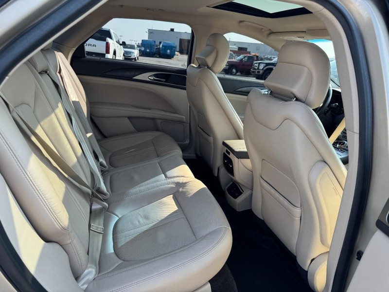Lincoln MKZ Vehicle Image 13