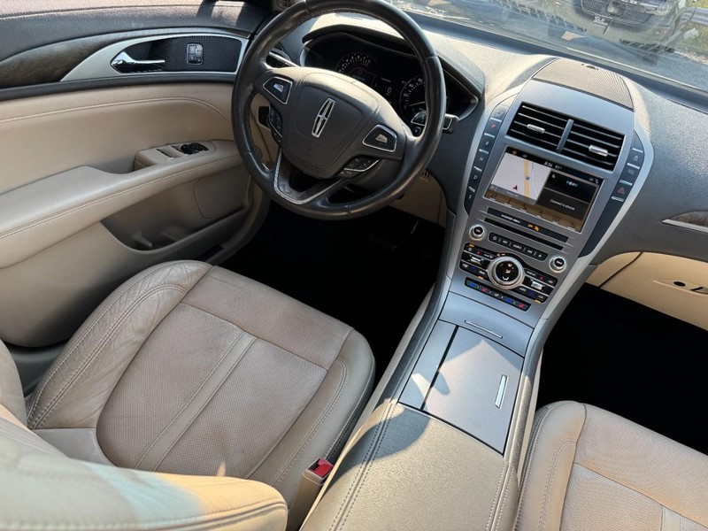 Lincoln MKZ Vehicle Image 14