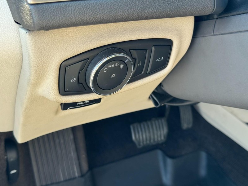 Lincoln MKZ Vehicle Image 18