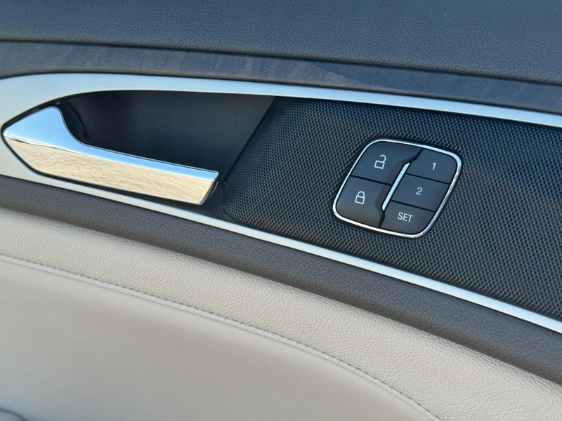 Lincoln MKZ Vehicle Image 25