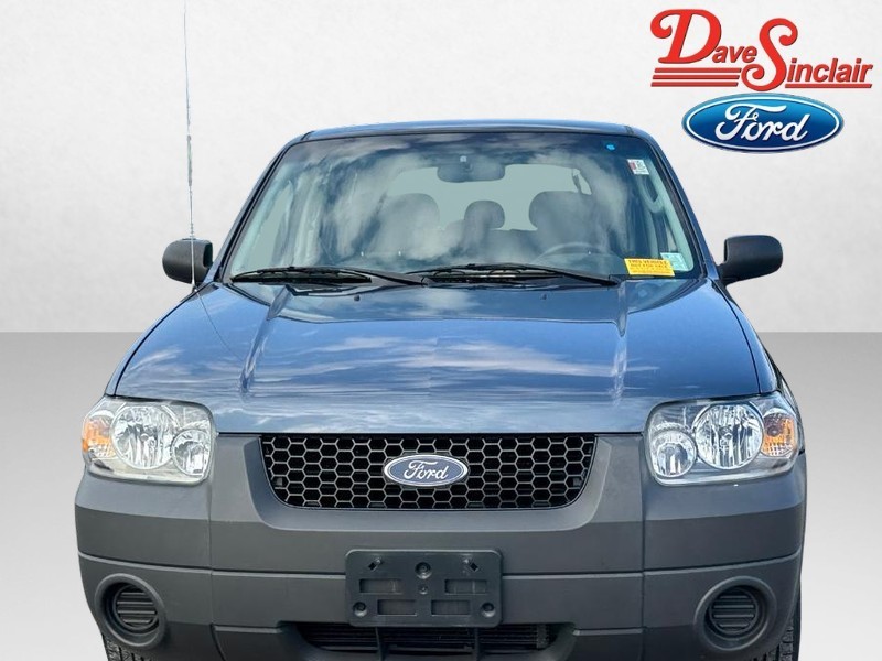Ford Escape Vehicle Image 02