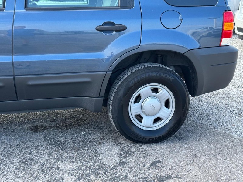 Ford Escape Vehicle Image 11