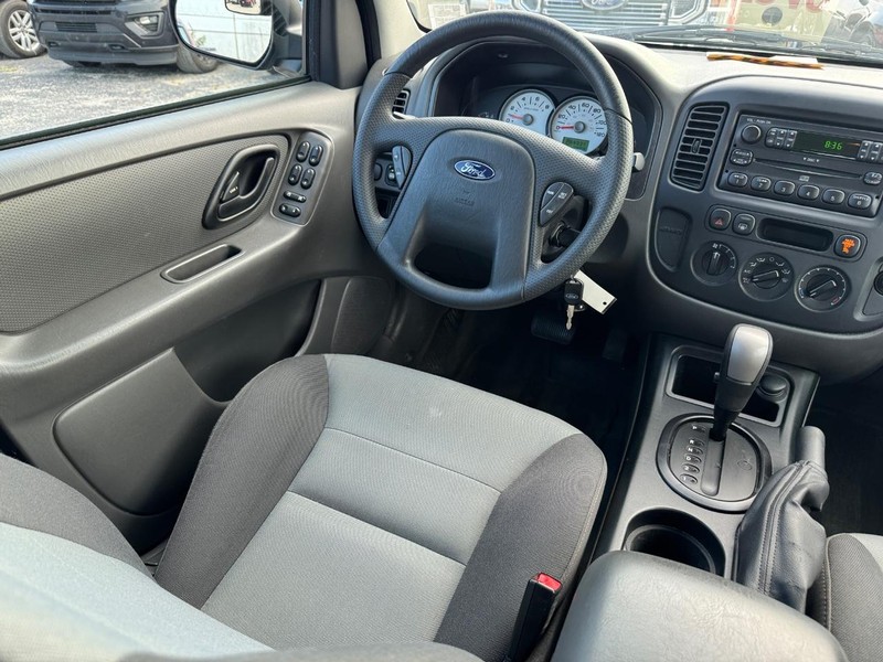 Ford Escape Vehicle Image 14