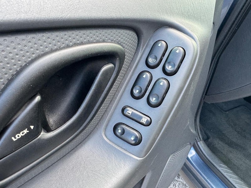 Ford Escape Vehicle Image 18