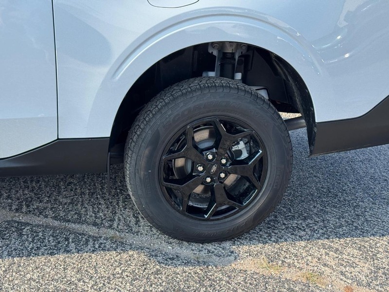 Ford Maverick Vehicle Image 11