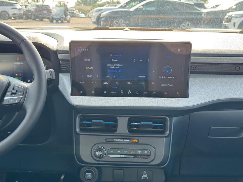 Ford Maverick Vehicle Image 16
