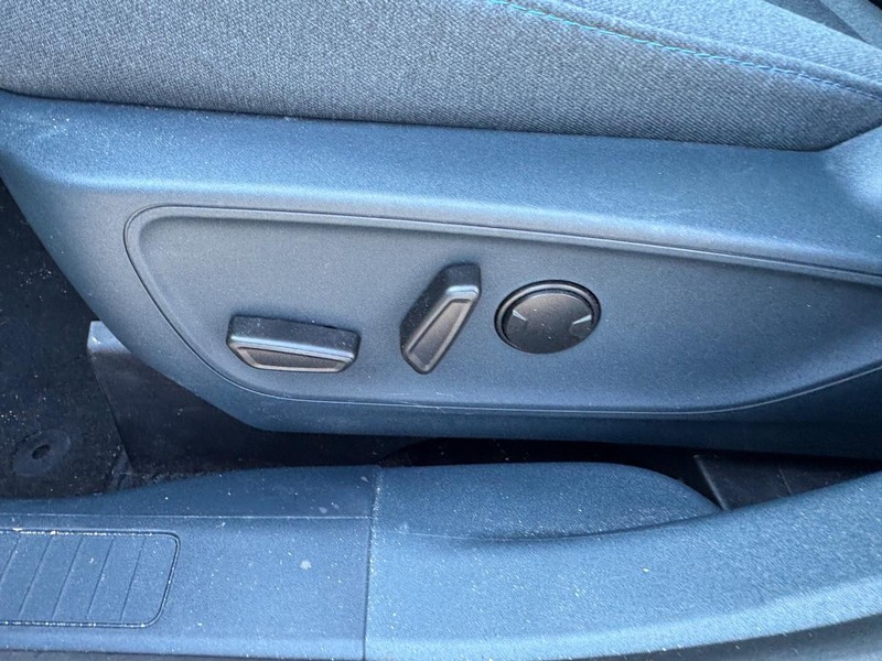 Ford Maverick Vehicle Image 18