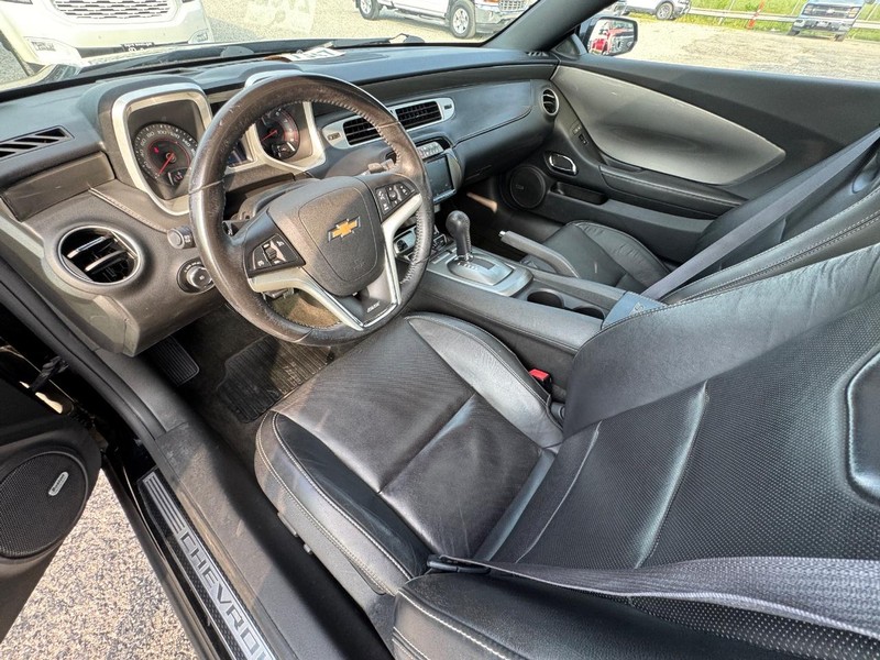 Chevrolet Camaro Vehicle Image 13