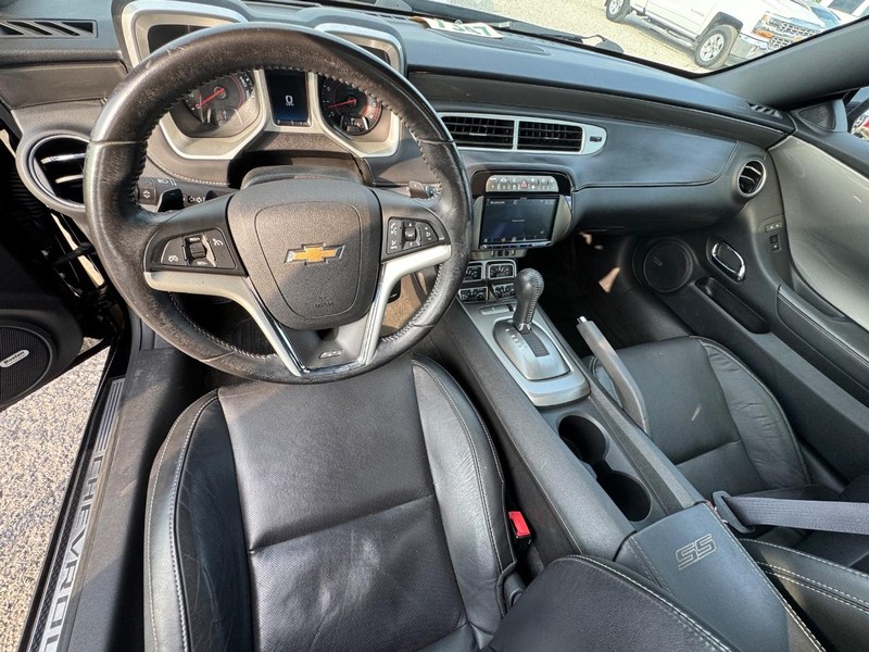 Chevrolet Camaro Vehicle Image 14