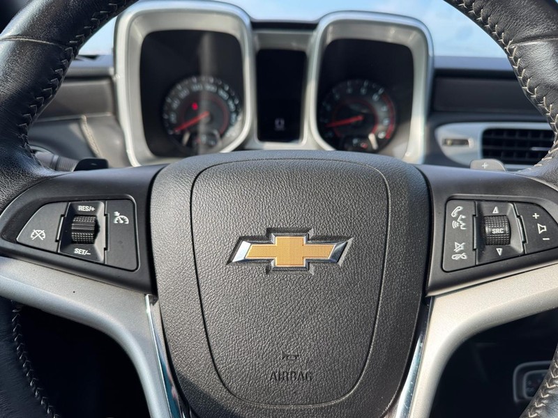 Chevrolet Camaro Vehicle Image 18