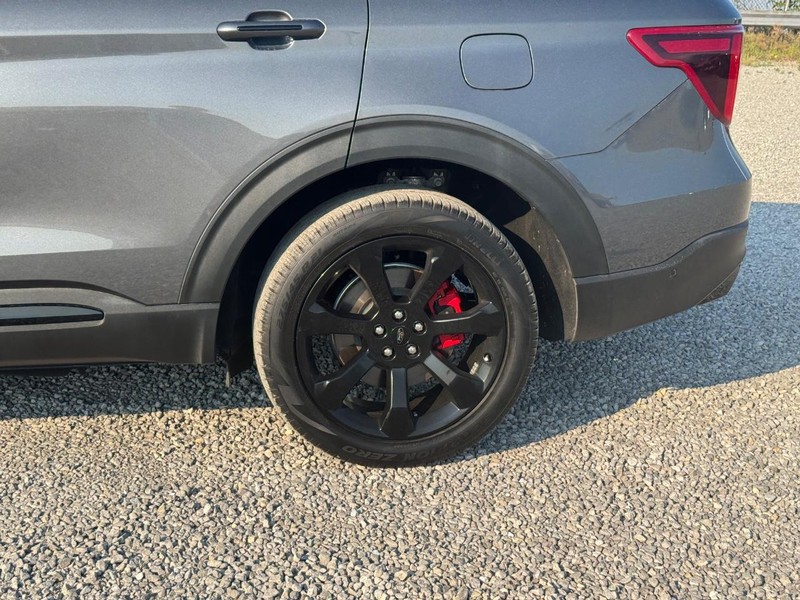 Ford Explorer Vehicle Image 11