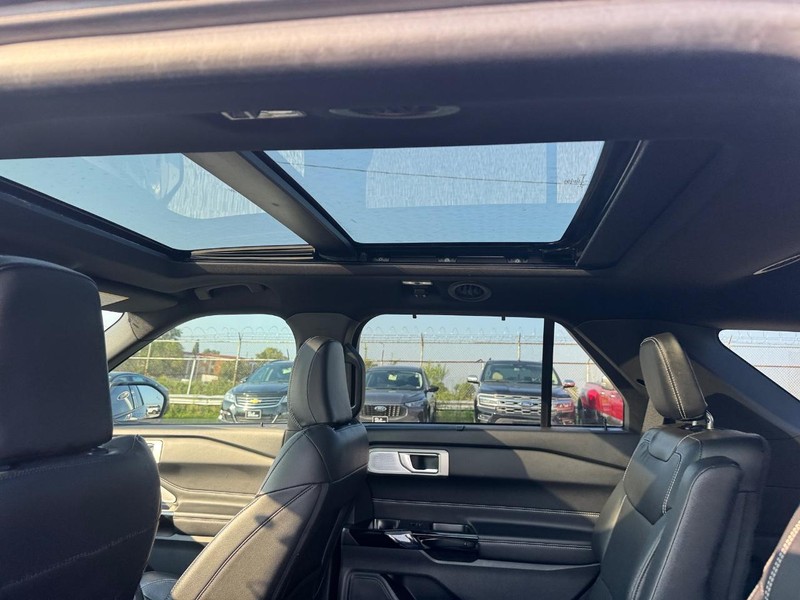 Ford Explorer Vehicle Image 13
