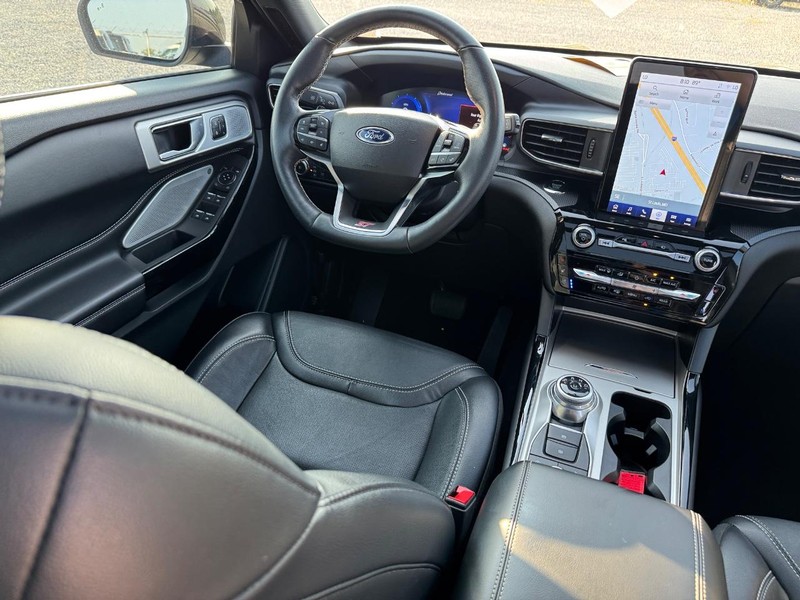 Ford Explorer Vehicle Image 17