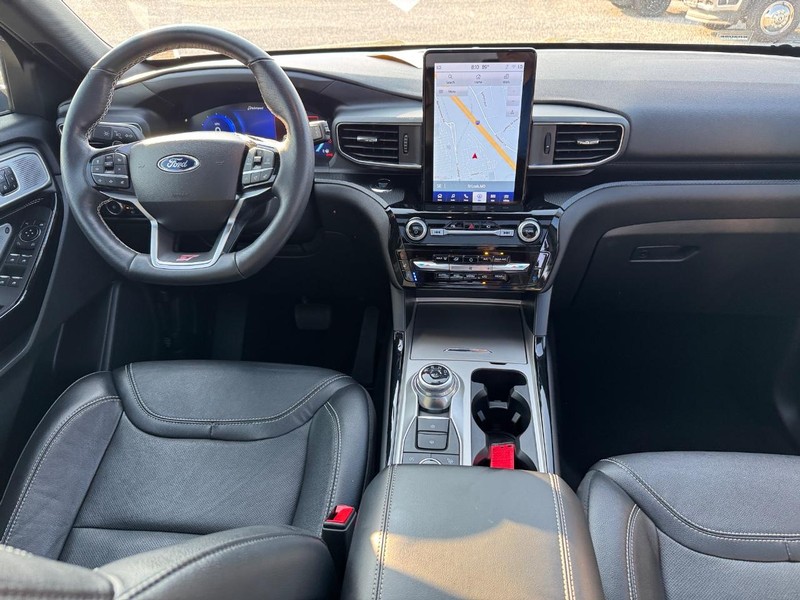 Ford Explorer Vehicle Image 18