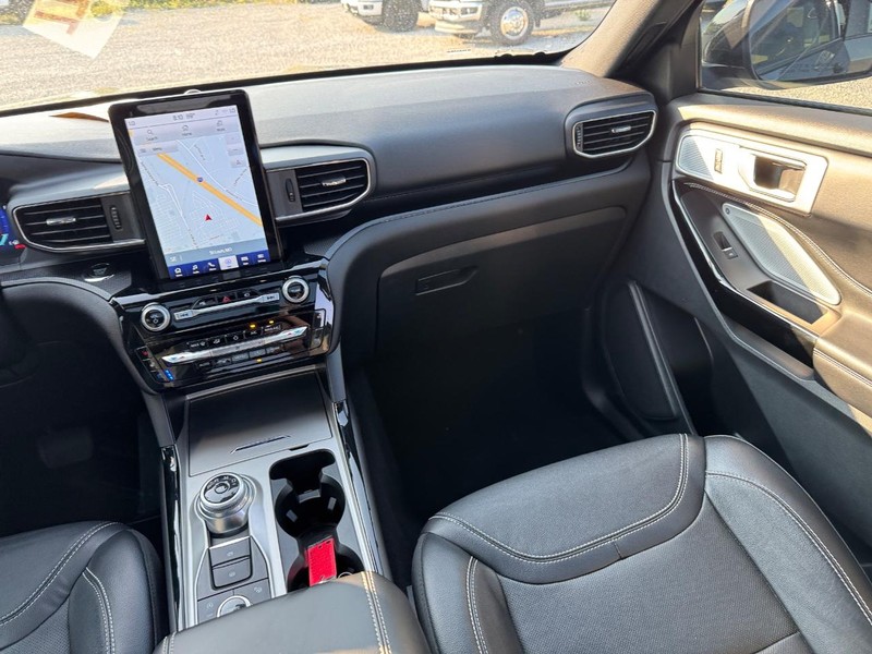 Ford Explorer Vehicle Image 19