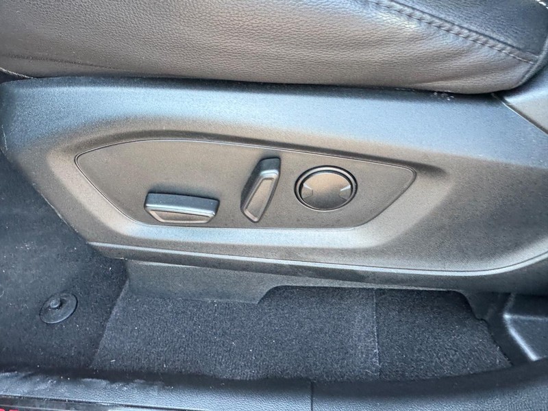 Ford Explorer Vehicle Image 20
